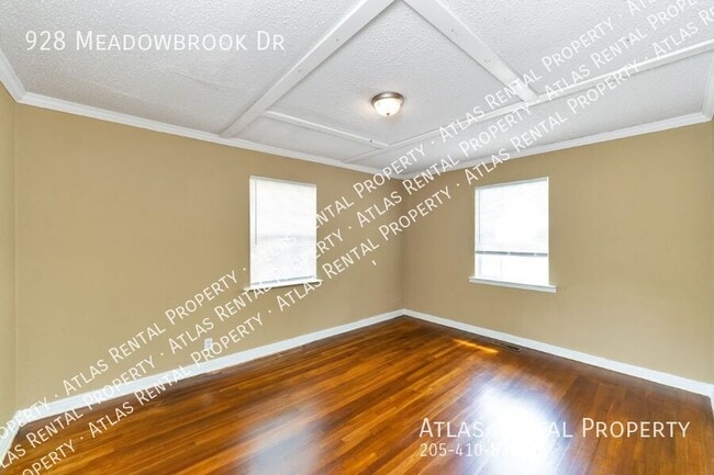 Building Photo - 928 Meadowbrook Dr