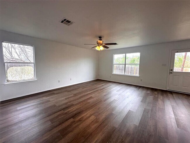 Foto del edificio - 722 Lavaca Loop