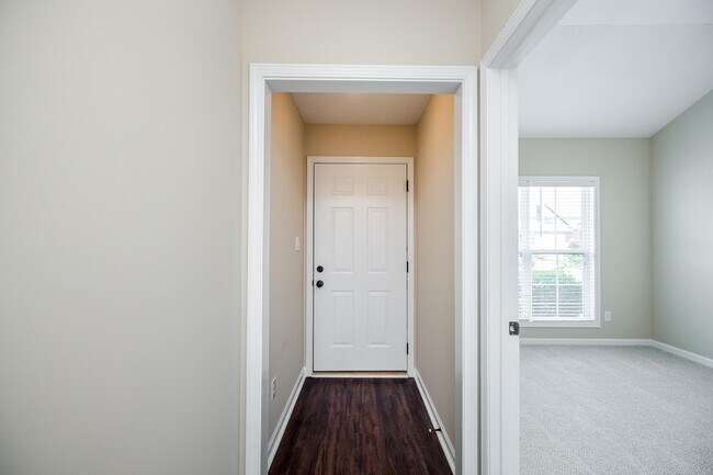 Foto del edificio - 131 Grove Landing Ct