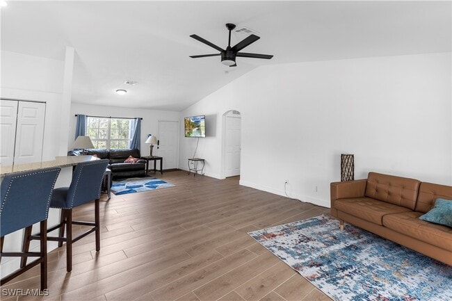 Foto del edificio - 720 Bedford Point Ave