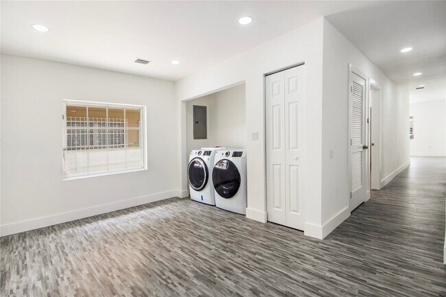 Foto del edificio - 753 NW 22nd Ct
