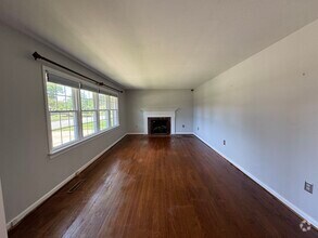 Building Photo - 117 Southerland Dr