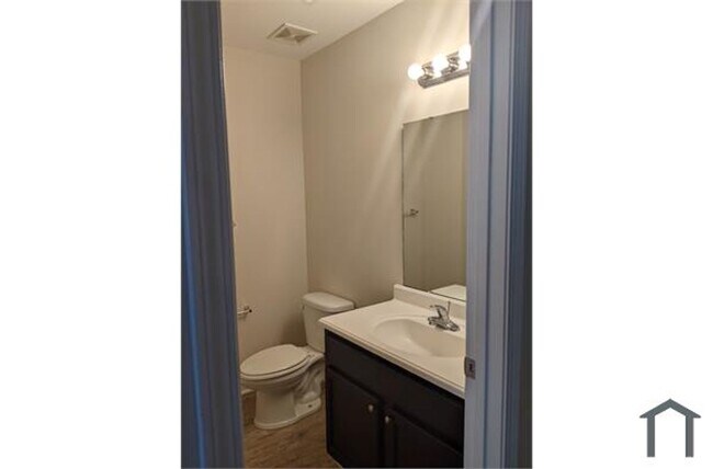 Foto del edificio - 5229 Woodbrier St