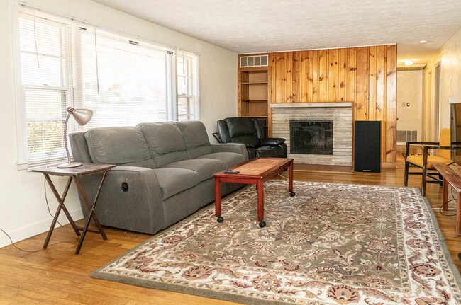 Building Photo - 314 S Arbutus Dr