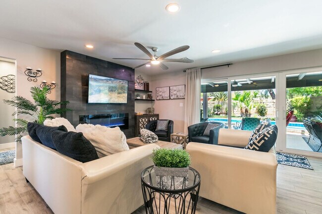 Building Photo - 5222 E Tierra Buena Ln