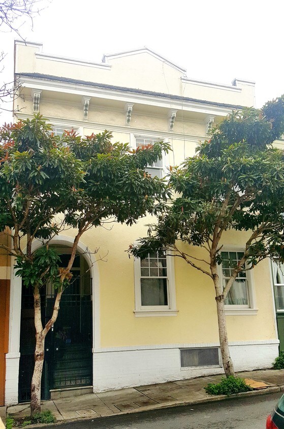 Primary Photo - 521 Ivy St