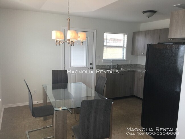 Building Photo - Tulipan Villas Apartments