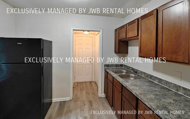 Foto del edificio - 3348 Dellwood Ave