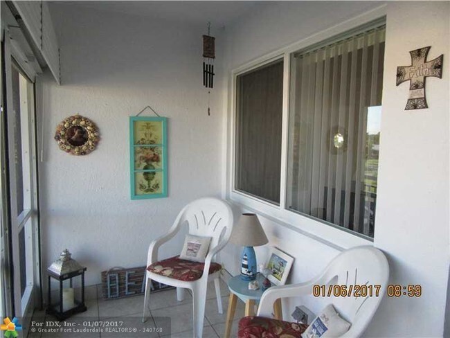 Foto del edificio - 2100 NE 38th St