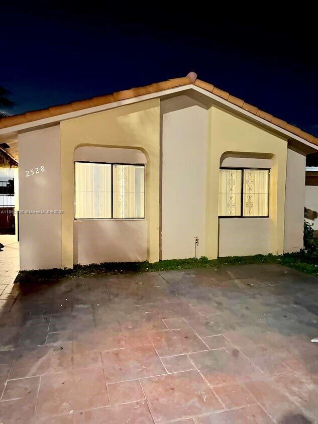 Foto principal - 2528 W 65th St