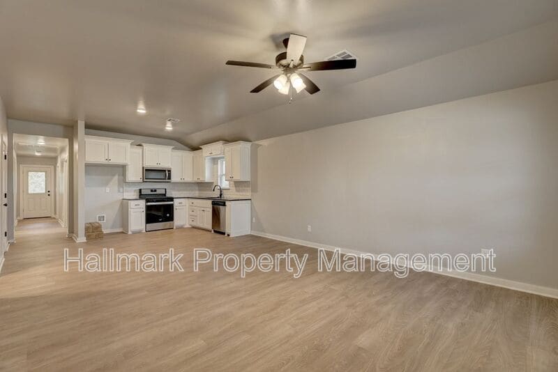 Primary Photo - 613 Juniper St