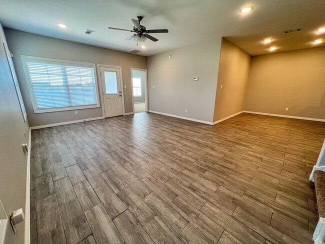 Foto del edificio - 6705 MARIBETTE RD