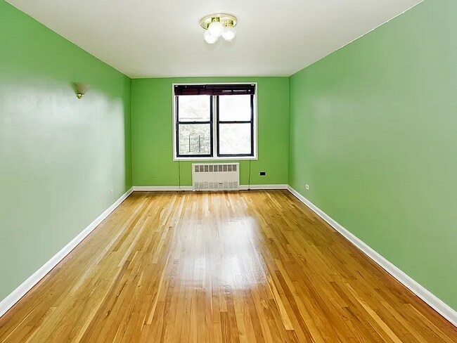 Foto del edificio - 33-04 Junction Blvd