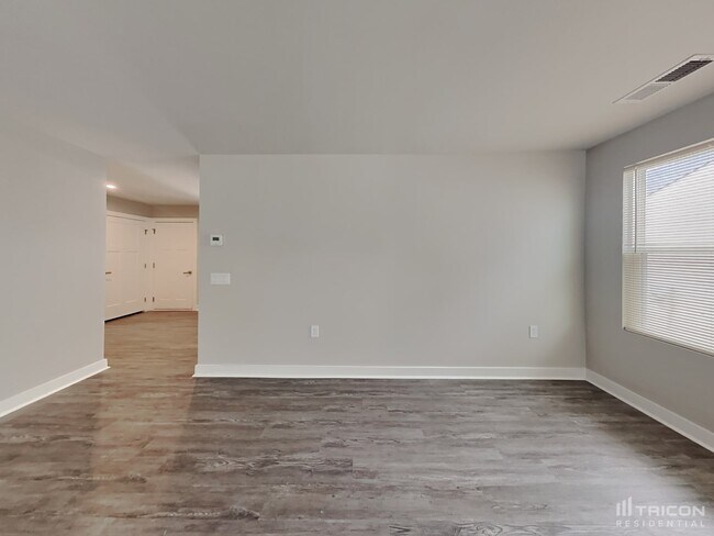 Foto del edificio - 215 Wellwood Way