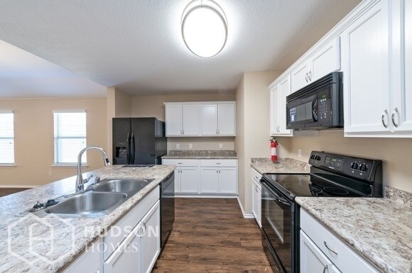 Building Photo - SELF TOUR NOW! - 107 Pony Ct, Waxahachie, ...