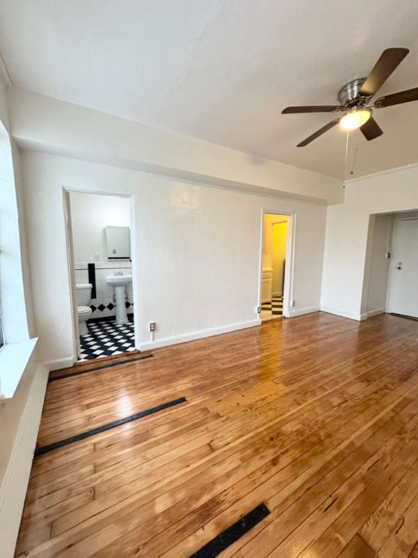 Building Photo - 901 S Kingsley Dr