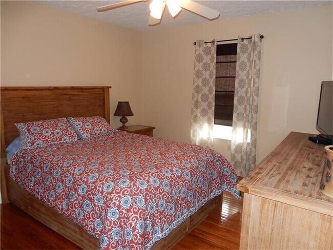 Foto del edificio - 1358 Morgan Cir, Canonsburg, PA, 15317
