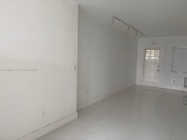 Foto del edificio - 825 Euclid Ave