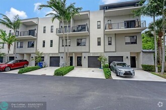 Building Photo - 454 SE 1st Cir