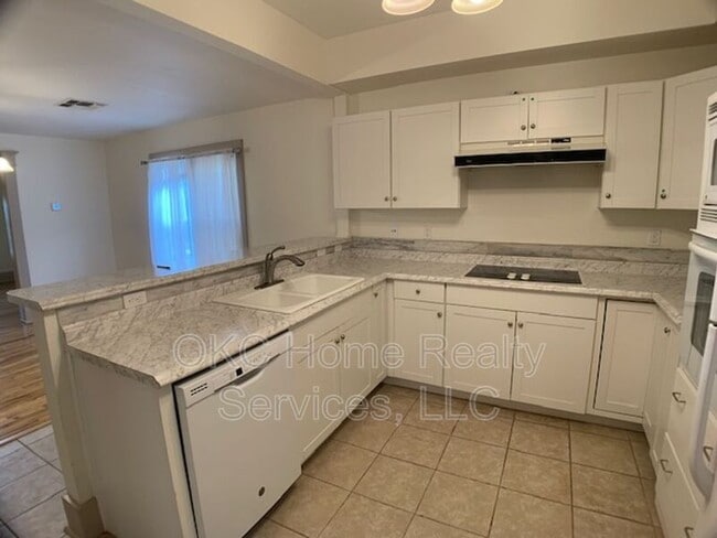 Building Photo - 300 Promise Wy