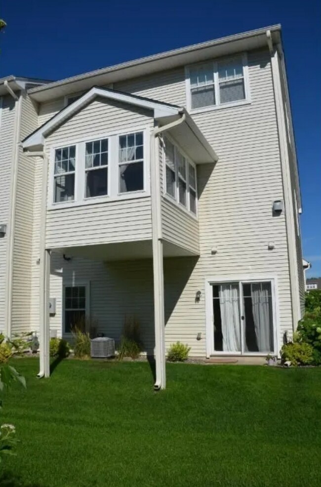 Foto del edificio - 5012 Fountain Ln N
