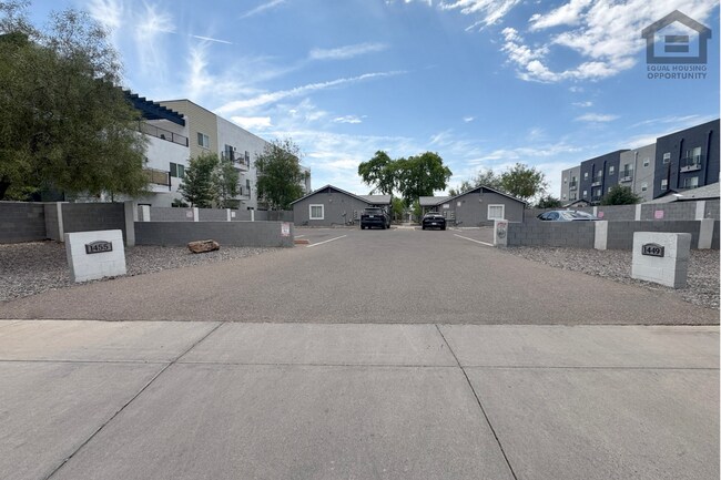 Foto del edificio - 1455 E Taylor St