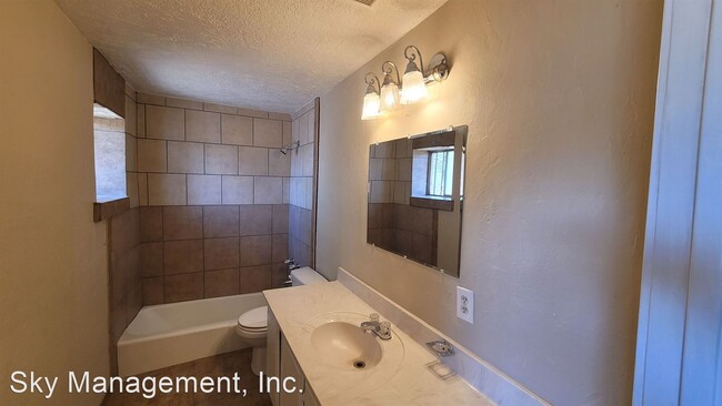 Building Photo - 3 br, 1.5 bath House - 7121 Isleta Blvd. SW