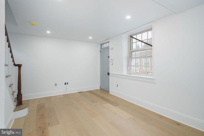 Building Photo - 102 Fitzwater St