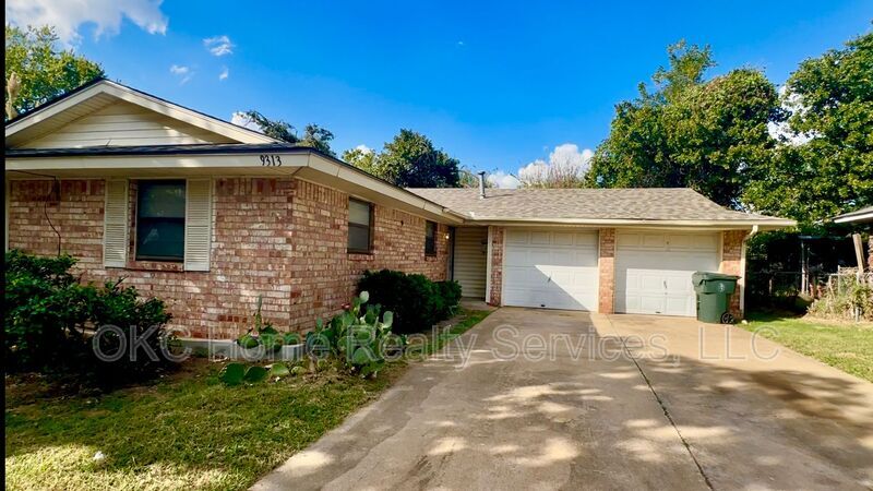 Foto principal - 9313 NE Stardust Ln