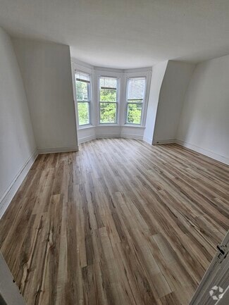 Building Photo - 148 Clymer St