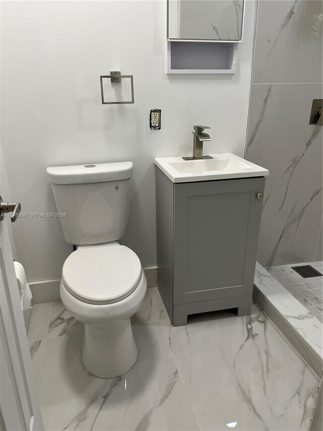 Foto del edificio - 1014 Salzedo St