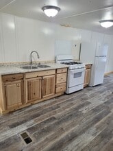 Building Photo - 421 N Hooper Ave