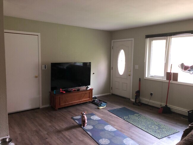 Sala de estar desde el pasillo - 2835 Marathon Way