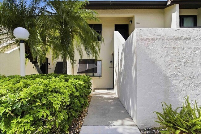 Building Photo - 4620 Longwater Chase