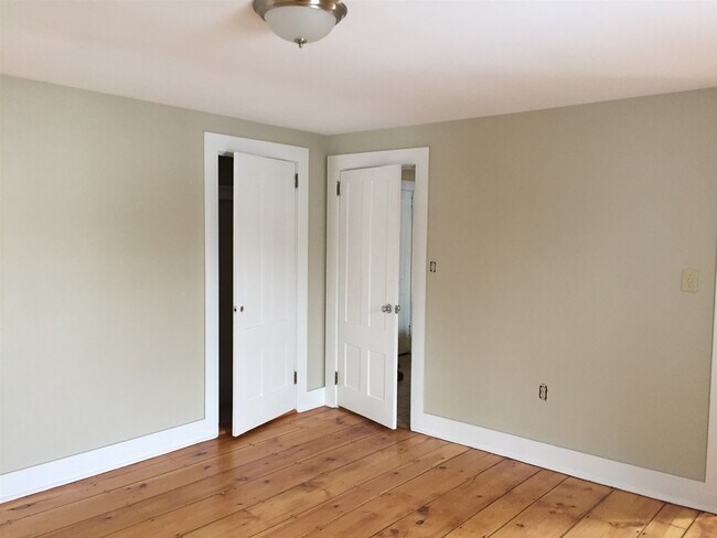 Building Photo - 15 River St