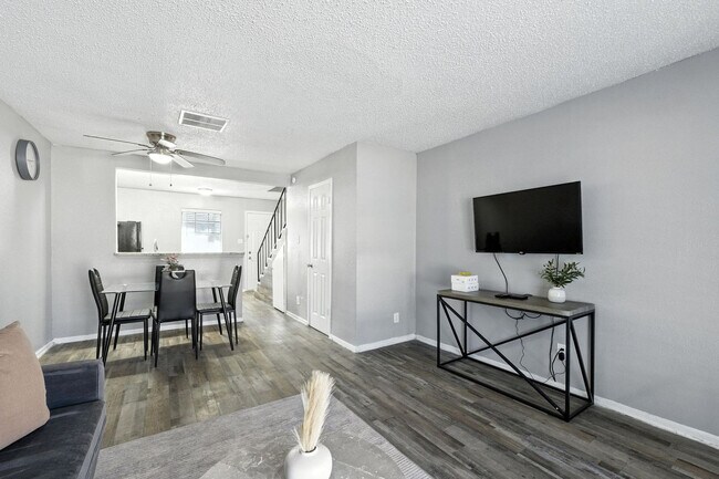 Foto del edificio - 600 W Pioneer Pkwy