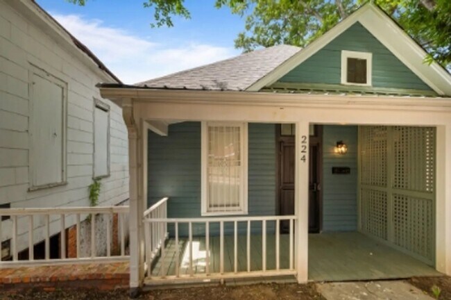 Foto del edificio - 224 Finley Ave