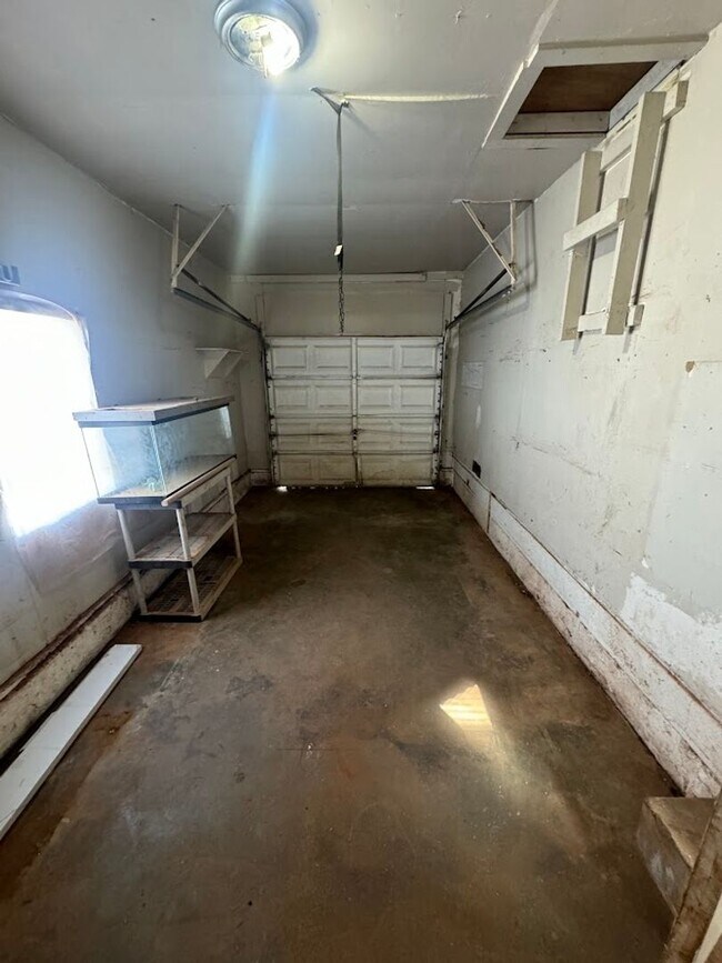 Foto del edificio - NEWLY REMOLDED 2 BED HOME LOCATED OFF OF GRAND Ready for move in!!!