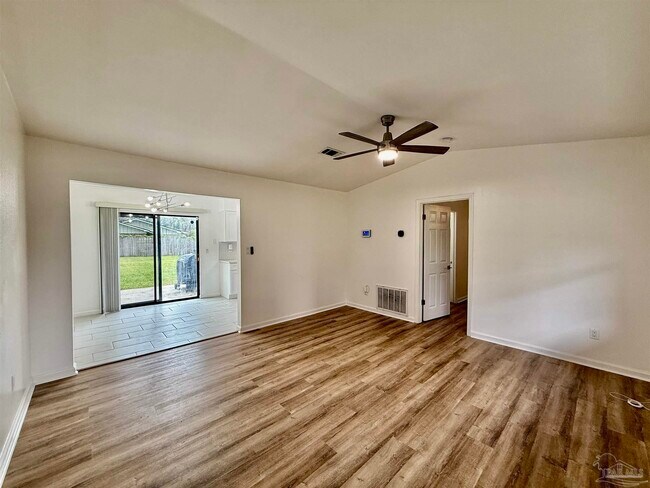 Foto del edificio - 1305 Heatherwood Cir