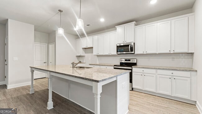 Building Photo - 2600 Mls Cmn Dr