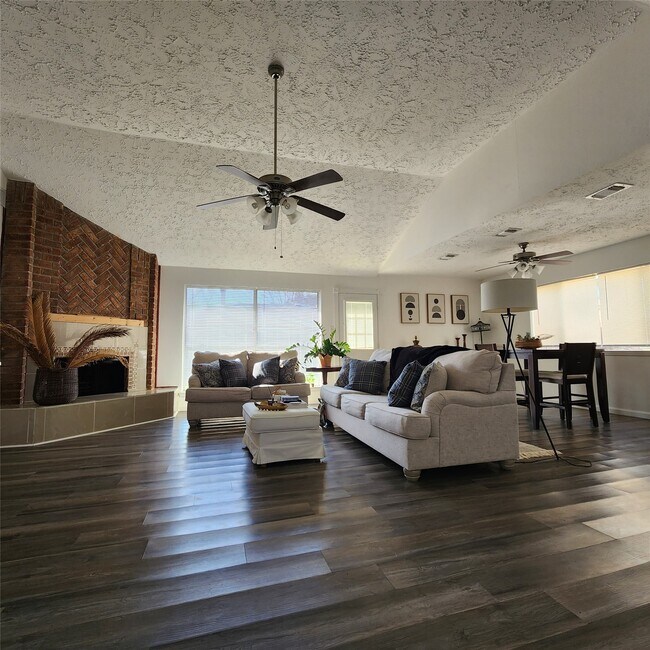 Foto del edificio - 3622 Fiddlers Green Dr