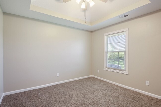Building Photo - All one level, all electric Duplex in Oak ...