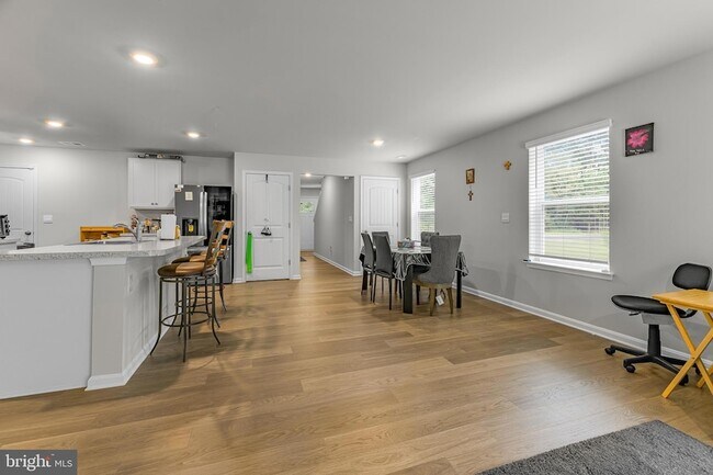 Foto del edificio - 459 Currant Cir