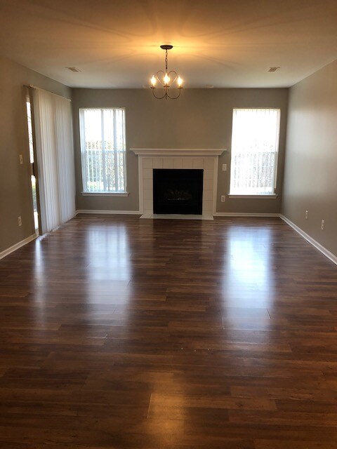 Building Photo - 44850 Marigold Dr