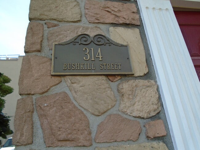 Building Photo - 314 Bushkill St