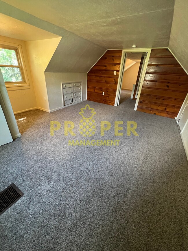 Building Photo - 3 bedrooms 1 bathrooms house for rent