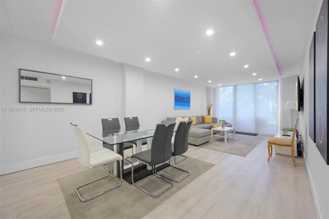 Foto del edificio - 19370 Collins Ave