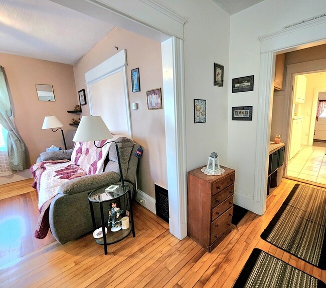 Building Photo - 10 Alton Rd