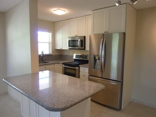 Foto del edificio - 2131 N Ocean Blvd
