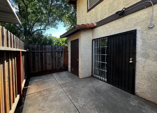 Foto del edificio - 7759 Murray Ave